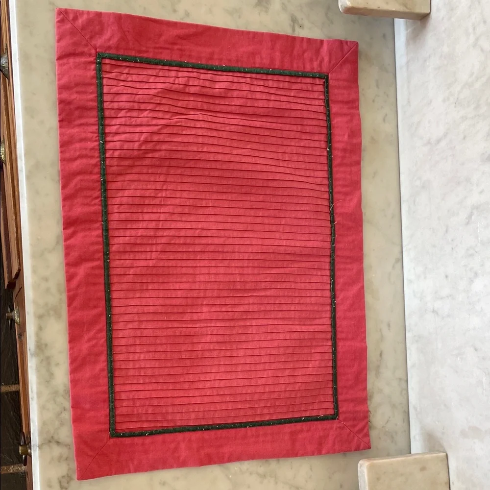 VINTAGE Red and Green Table Placemats (4)